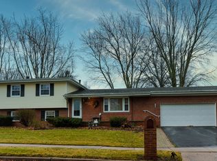 2909 Dodge Dr, Bloomington, IL 61704