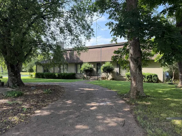 1001 E 3rd St, Tuscumbia, AL 35674