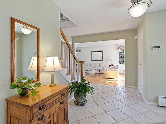 3rd image of 71 Nautilus Ave