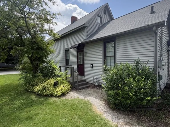 931 S 4th St, Terre Haute, IN 47807
