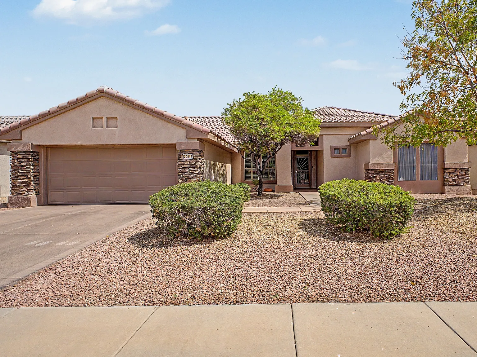 2 bed, 2035 sqft, $2,460 — Photo 1