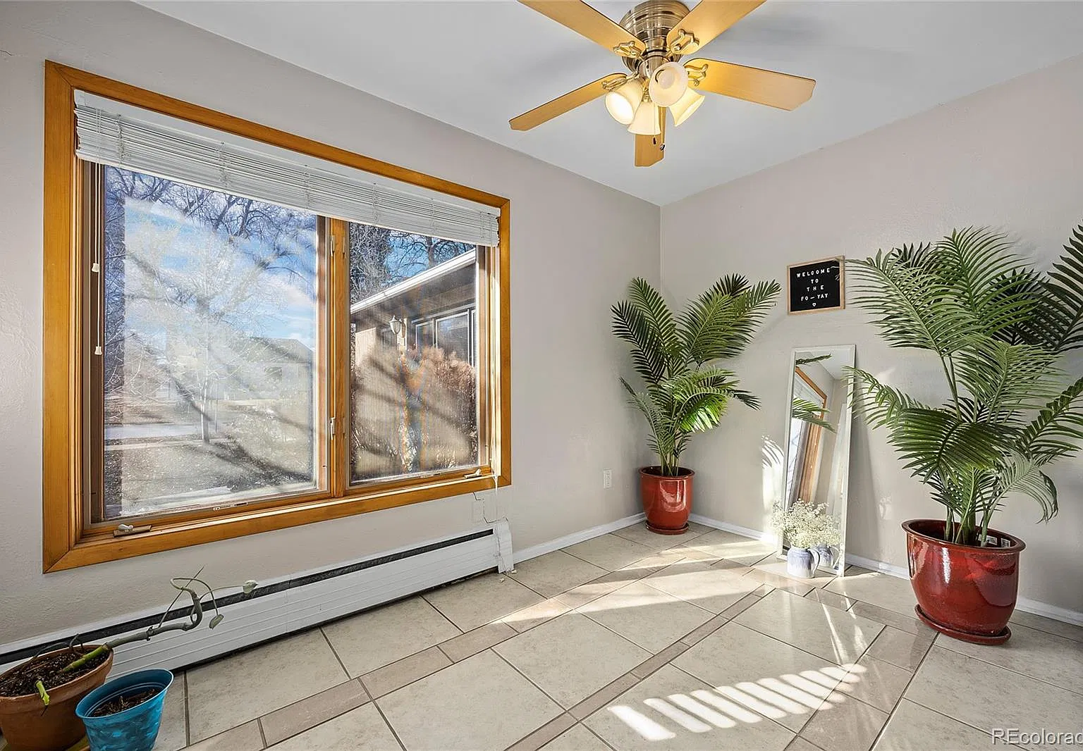 5 bed, 2.0 bath, 2200 sqft, $3,750 — Photo 2