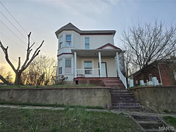 122 S 2nd St, De Soto, MO 63020