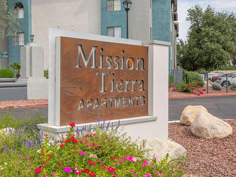 Mission Tierra — Photo 20