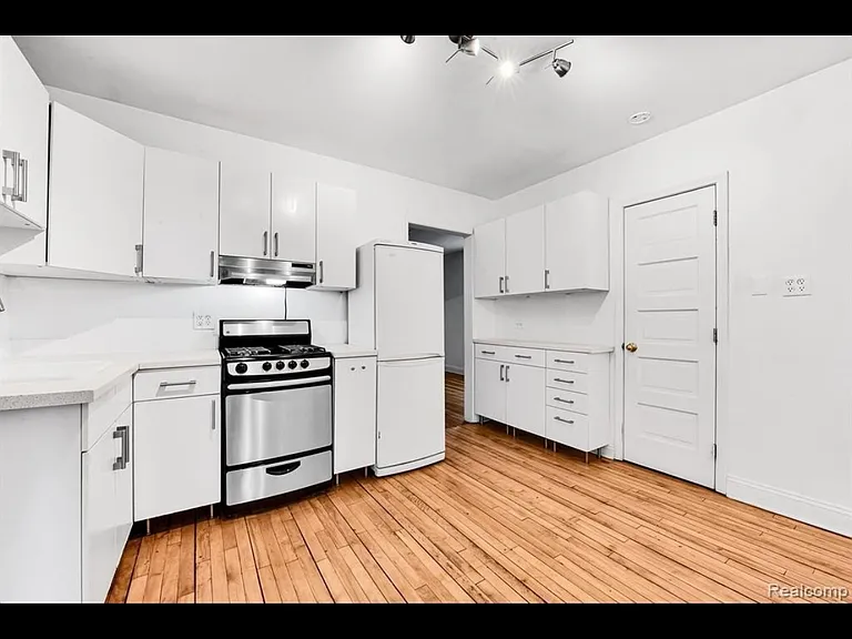 3166 Hanley St — Photo 1