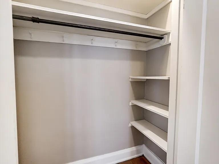 2560 Madison Rd #9 — Photo 8