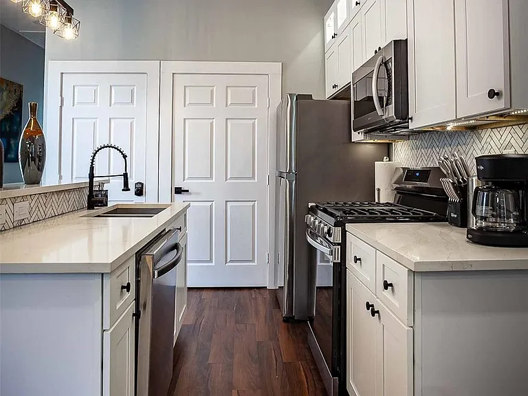 1613 Hickory St — Photo 15