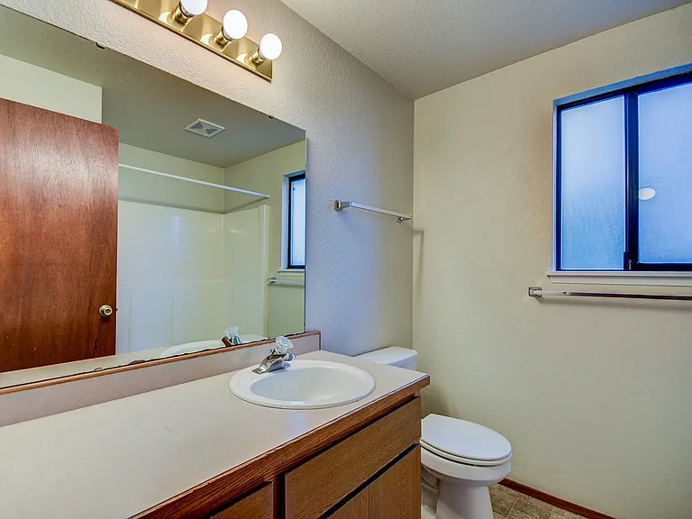 M0755-455 S. Oak Harbor Street — Photo 10