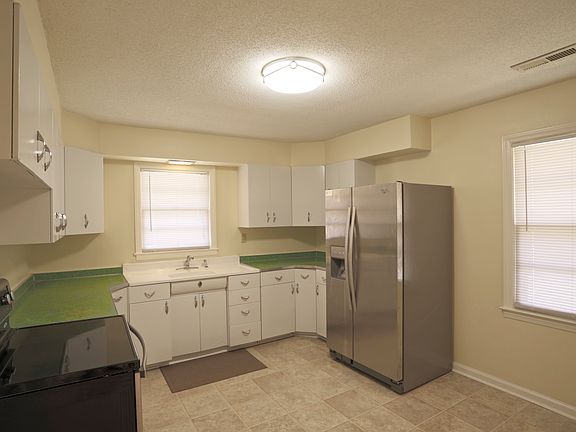 2nd image of 4000 Sunset Ave