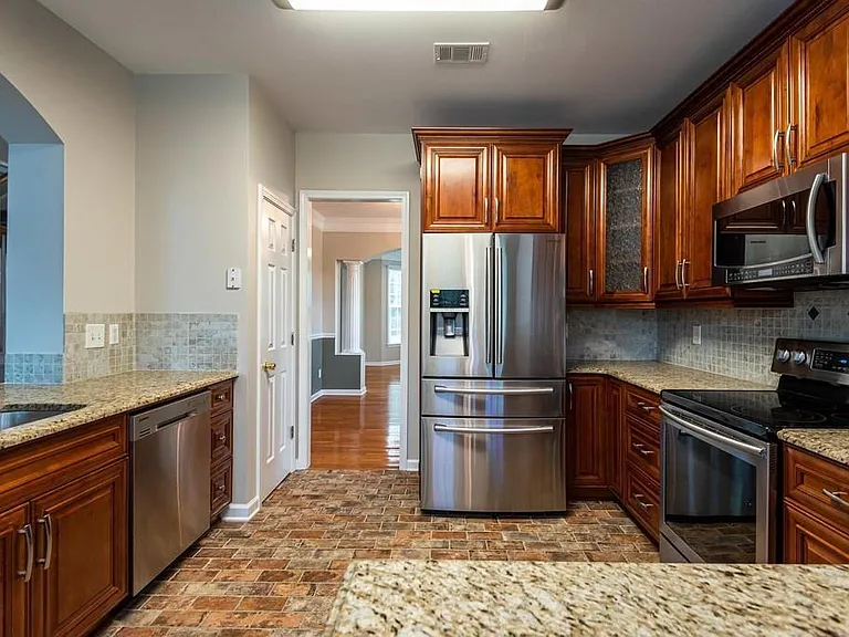 225 Heritage Lake Dr — Photo 32