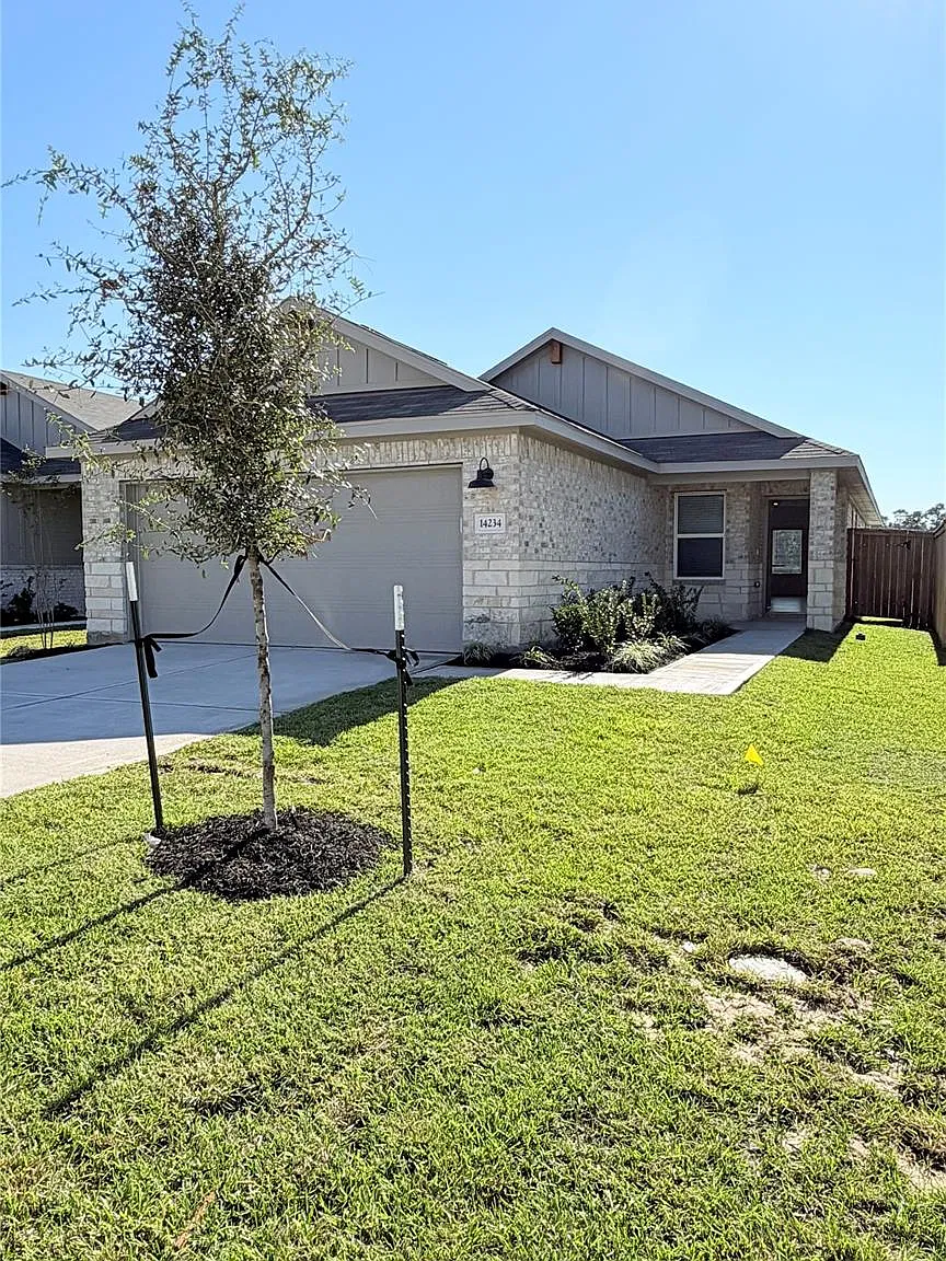 4 bed, 2.0 bath, 1557 sqft, $1,950 — Photo 2