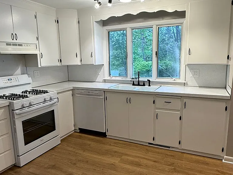 704 Rumson Rd — Photo 8