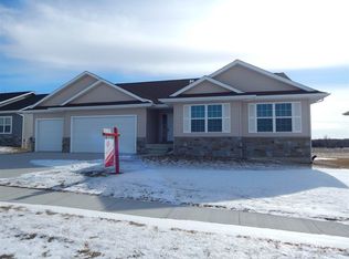 3035 Ridgeview Dr, Ely, IA 52227