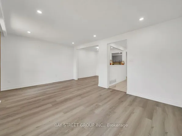 3068 Morning Star Dr, Mississauga, ON L4T 1X2