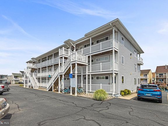 3rd image of 512 Robin Dr Unit 21