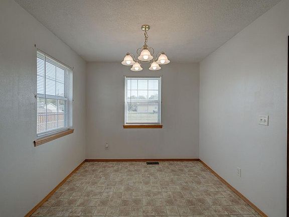 4th image of 1219 S College St