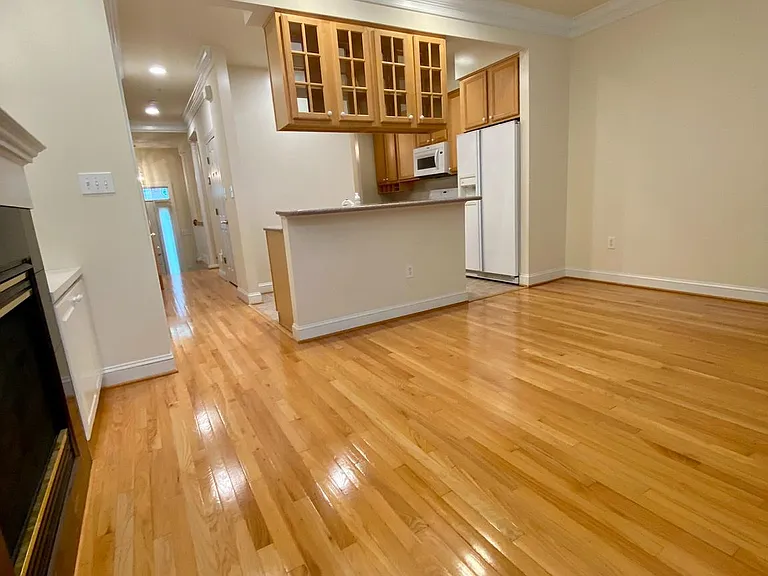 2621 Fairfax Dr — Photo 8