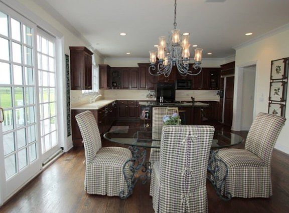 3rd image of 1761 Meadowview Cir