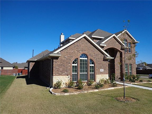 3rd image of 1212 Hidden Creek Dr