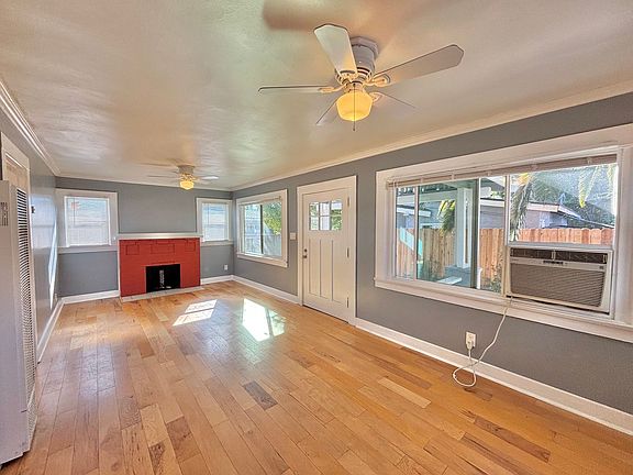 2nd image of 814 1/2 N Madison Ave
