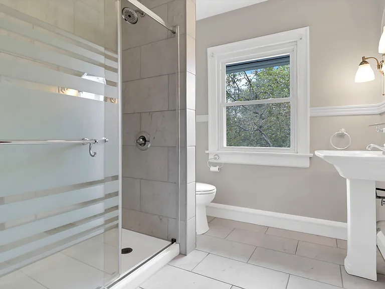 294 Wyandotte Ave — Photo 6