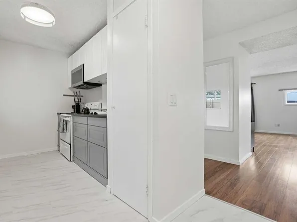 131 SW Templehill Dr NE #13, Calgary, AB T1Y 4T1