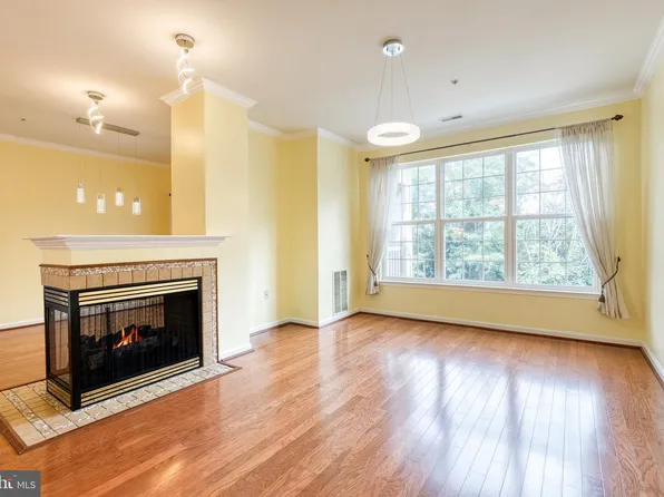 400 Symphony Cir Unit 406, Cockeysville, MD 21030