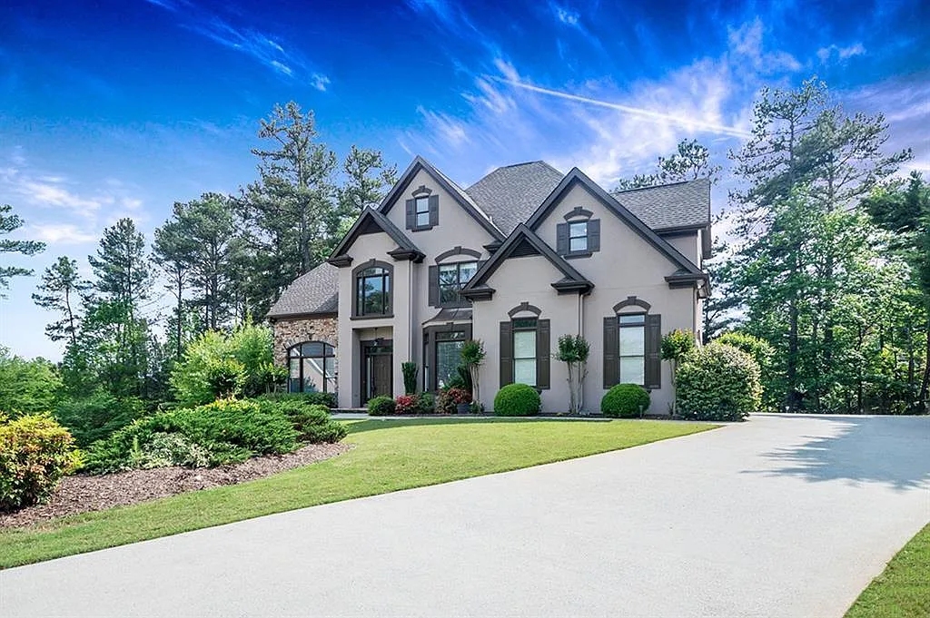 6 bed, 4445 sqft, $4,950 — Photo 1