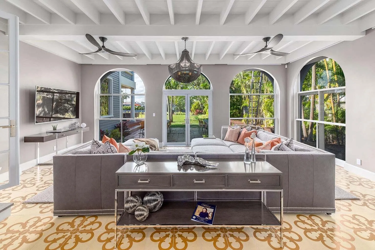 7 bed, 9.0 bath, 7380 sqft, $150,000 — Photo 4
