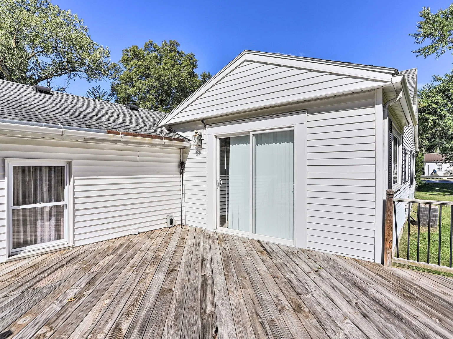 4 bed, $6,000 — Photo 4