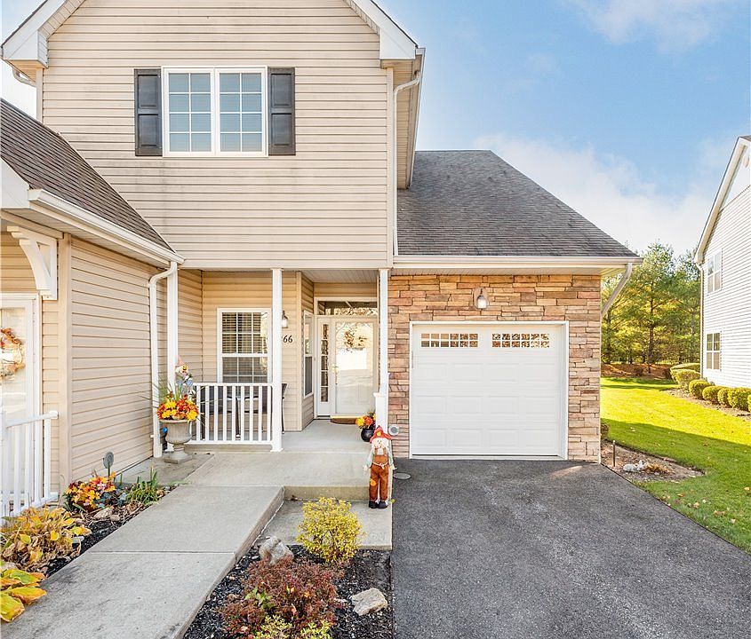 1st image of 266 Pond Cir #266