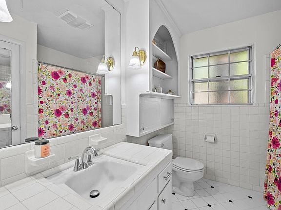 5th image of 3708 Pope Ave