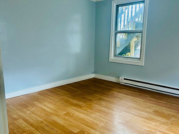 4th image of 291 Lexington St #1