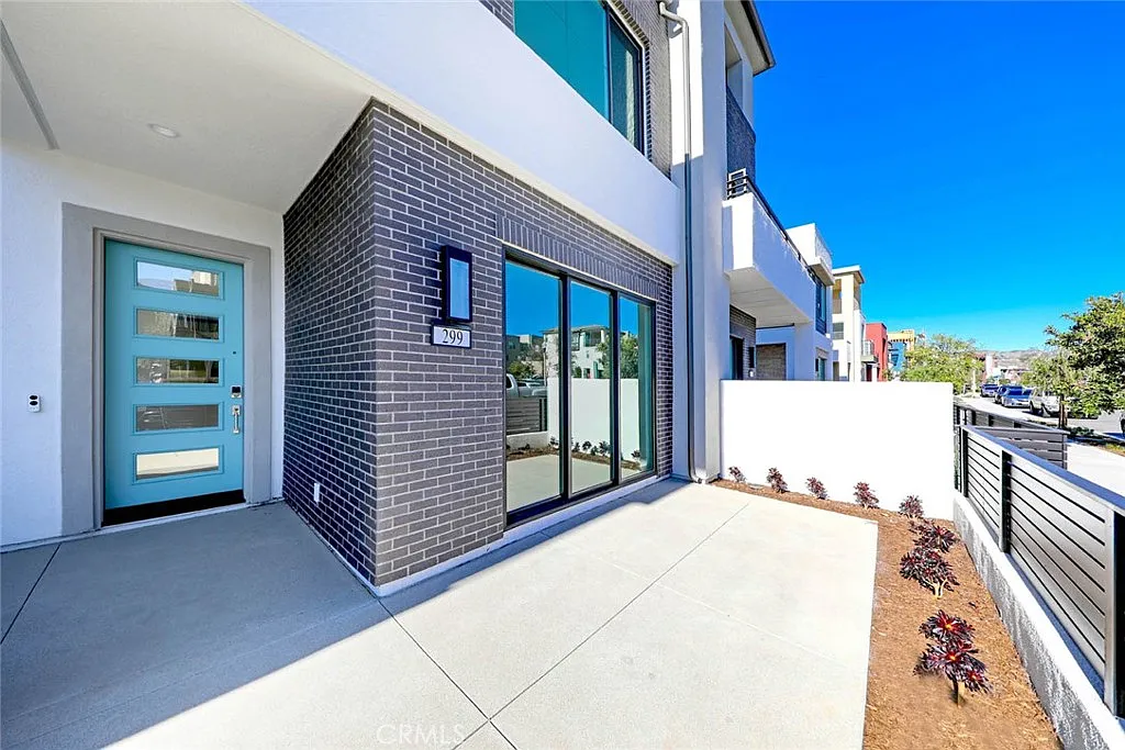 5 bed, 5.0 bath, 2591 sqft, $6,200 — Photo 4