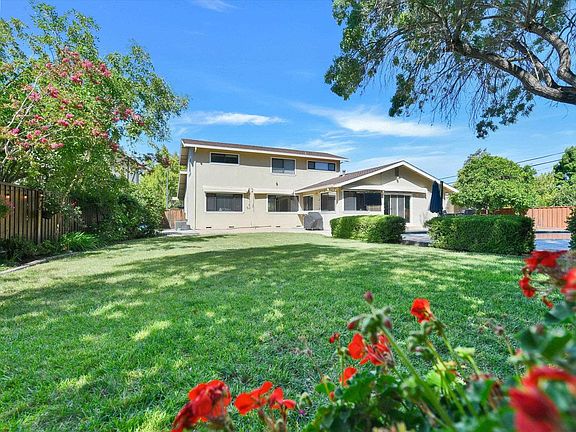 4th image of 2065 Gill Port Ln