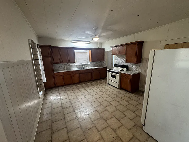 307 N Witte St — Photo 12