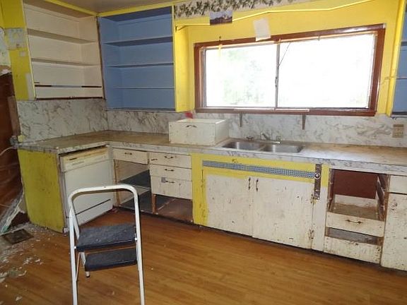 4th image of 216 S Western