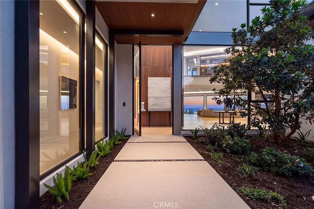 5 bed, 7.5 bath, 7397 sqft, $70,000 — Photo 4