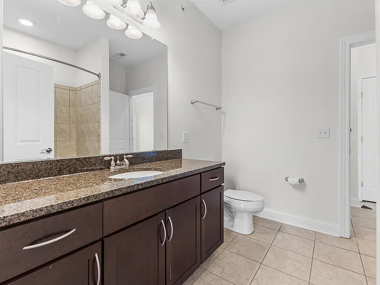 936 Perry St #304 — Photo 15
