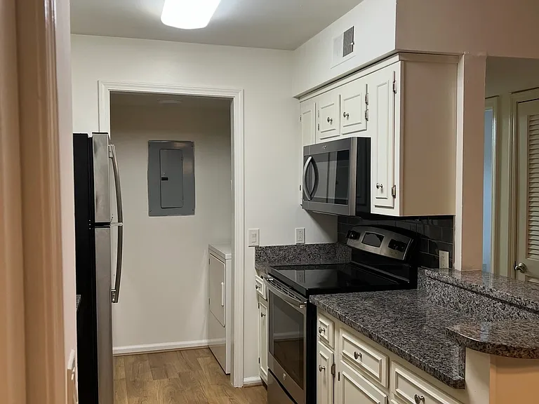 2905 Burch Ave #7 — Photo 23