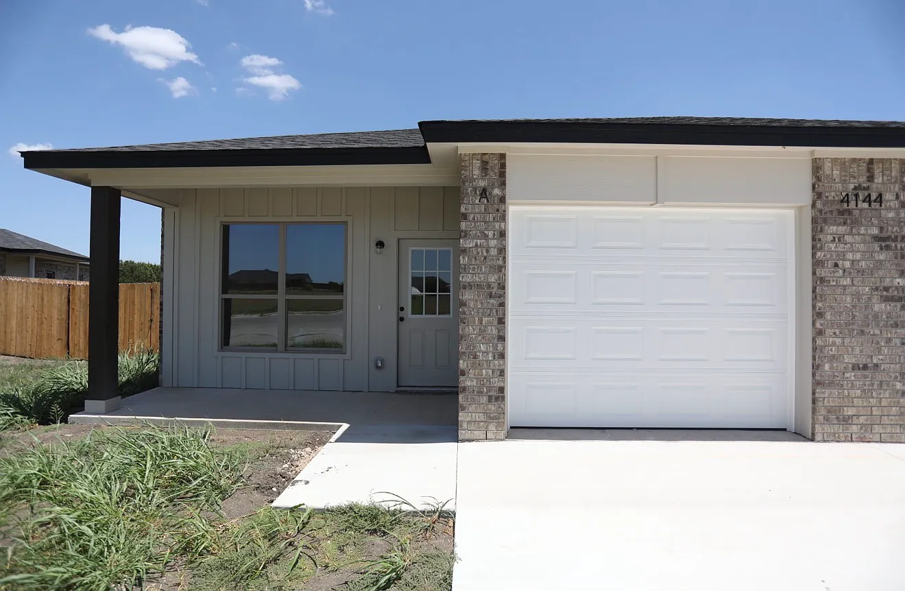 3 bed, 1330 sqft, $1,700 — Photo 1