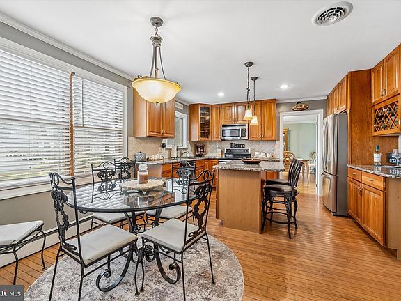 3rd image of 3216 Hayes Rd