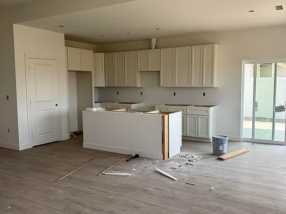 5th image of 401 Hogan St