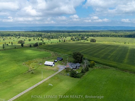 2nd image of 3570 Dunrobin Rd