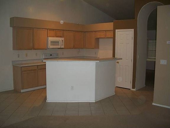 2nd image of 2719 S Sawyer Cir