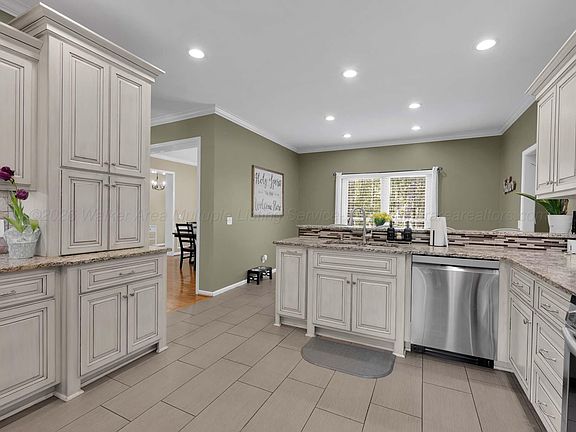 4th image of 3806 Ashwood Dr
