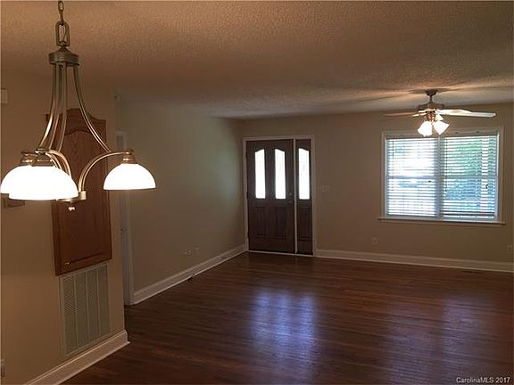 3rd image of 1630 Willow Springs Ct