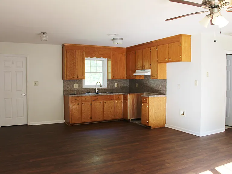 2538 Lewis Dr — Photo 5