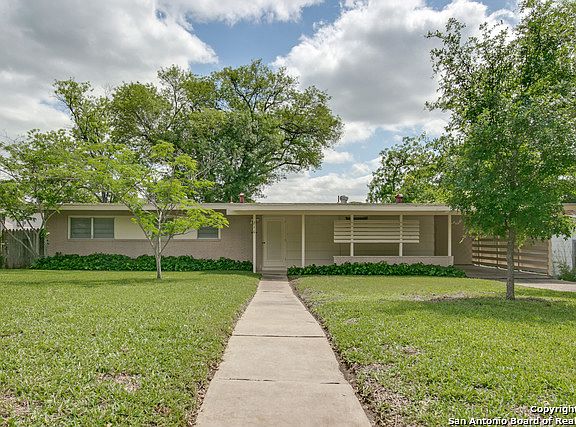 2nd image of 210 Rolling Green Dr