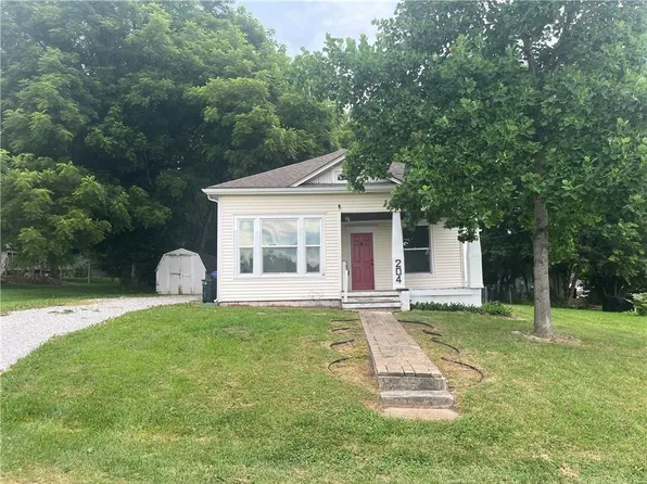 204 5th Ave S, Greenwood, MO 64034